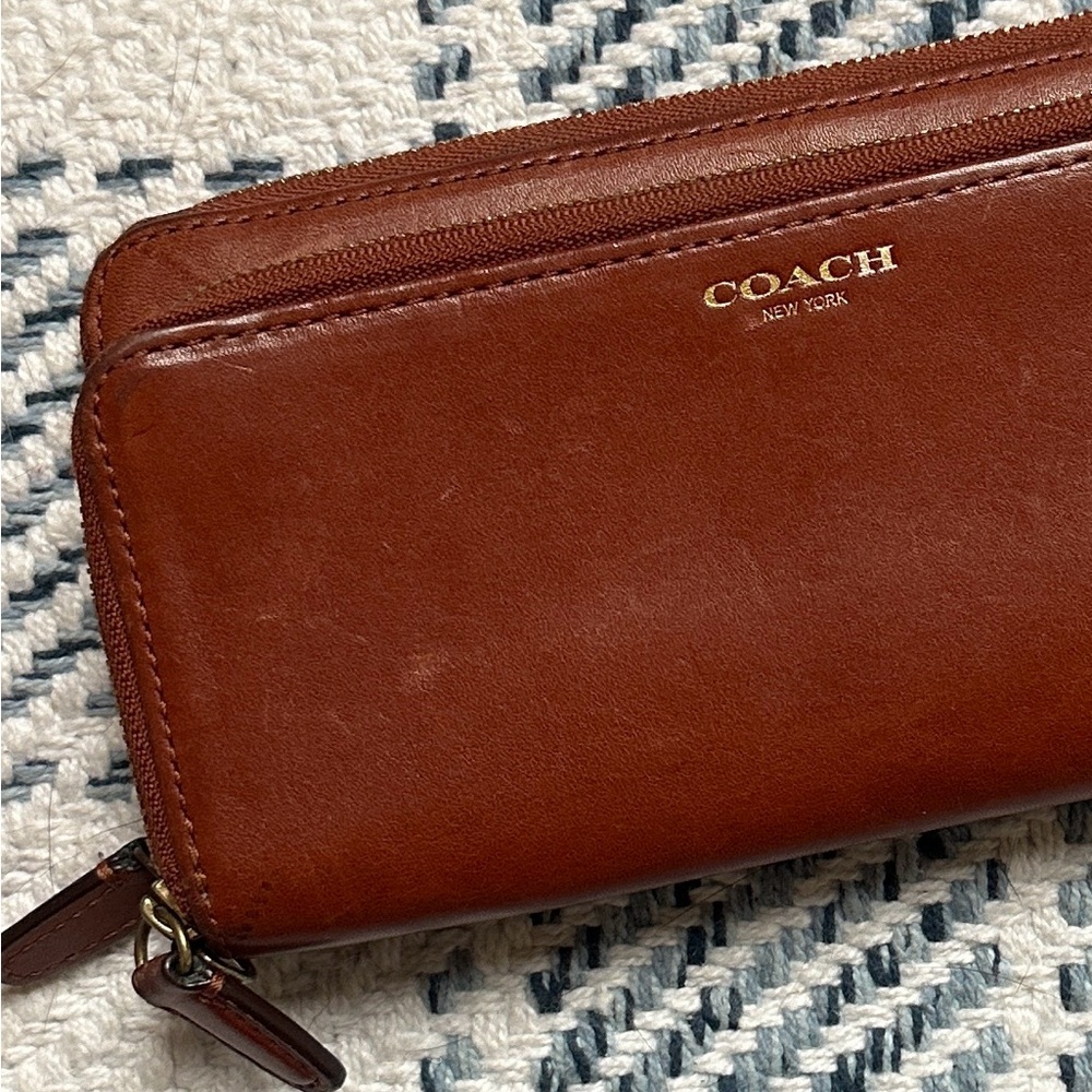 Vintage Tan Leather Zip Wallet